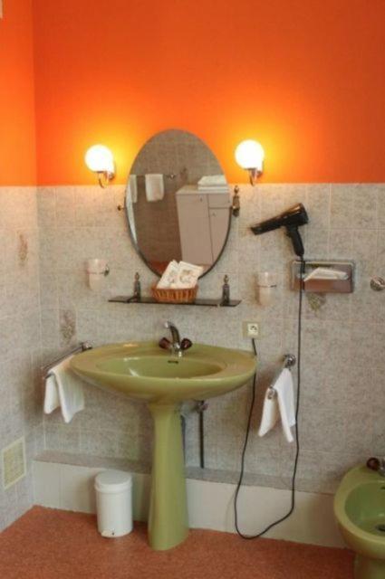 Aux Armes De France Otel Ammerschwihr Oda fotoğraf