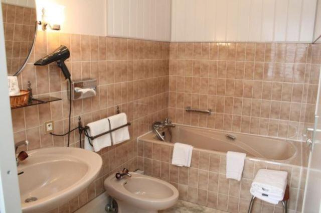 Aux Armes De France Otel Ammerschwihr Oda fotoğraf